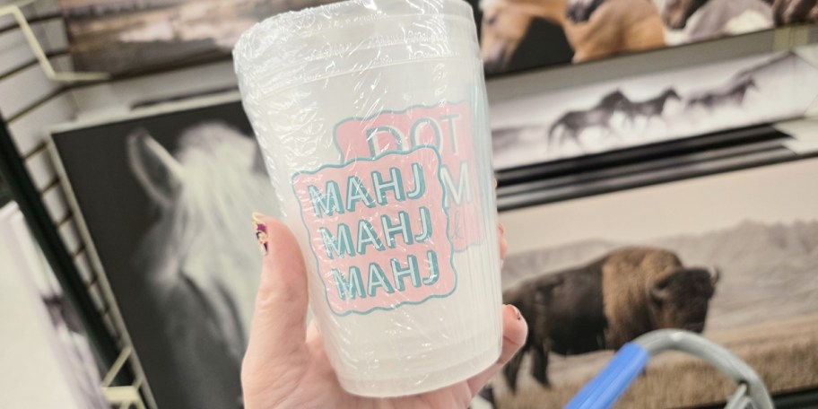 hand holding mahj mahj mahj cups 