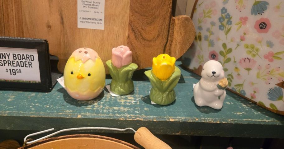 Cracker Barrel Spring Mini Salt Shakers
