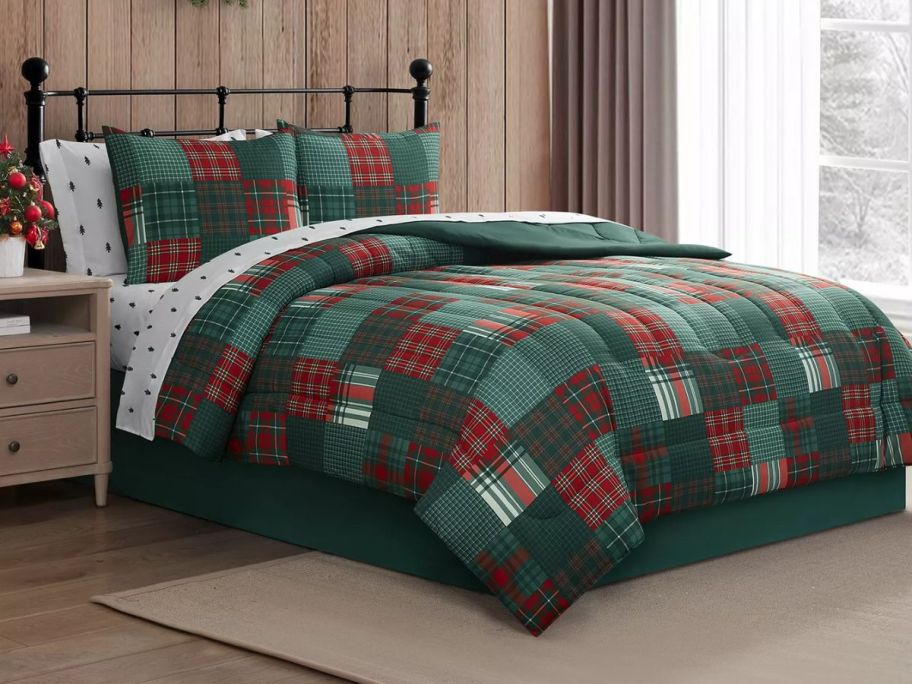 Mytex Holiday Patchwork 8-piece Comforter Set