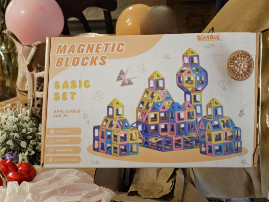 magnetic building tiles box