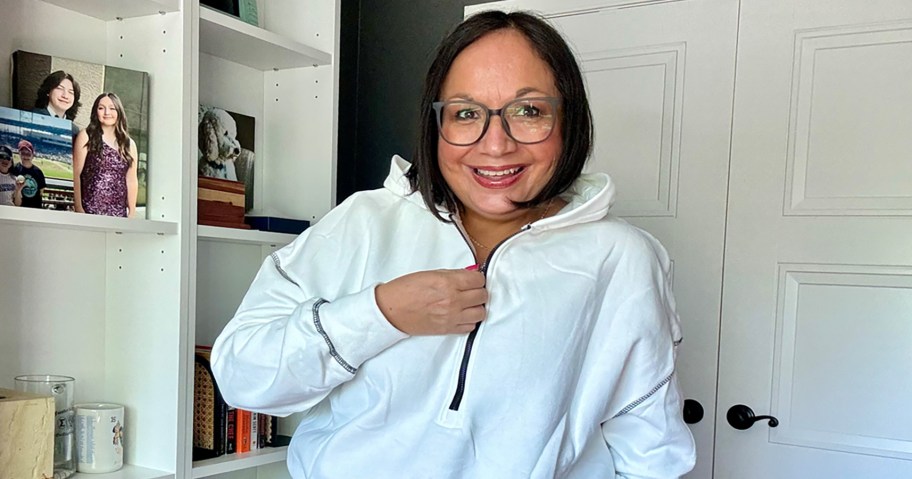 woman in white prettygarden hoodie