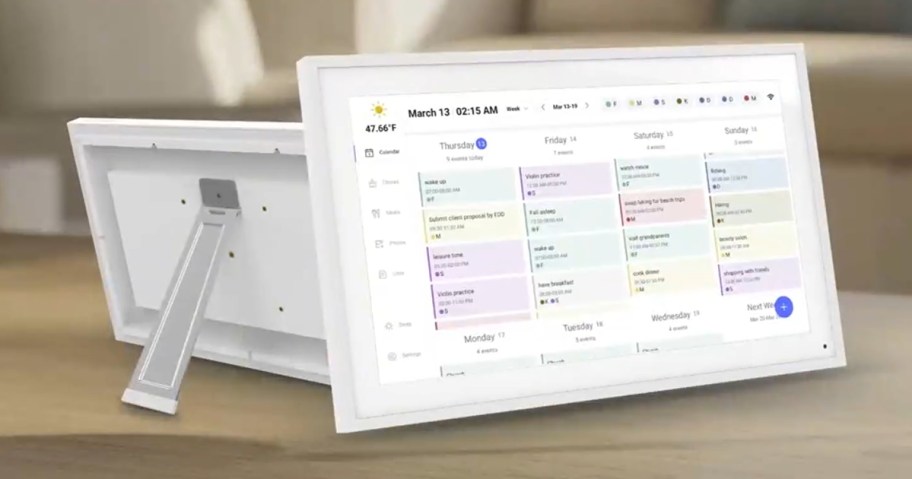 the front and back of a digitals smart calendar
