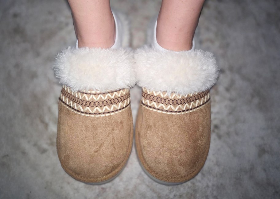womens fuzzy slippers