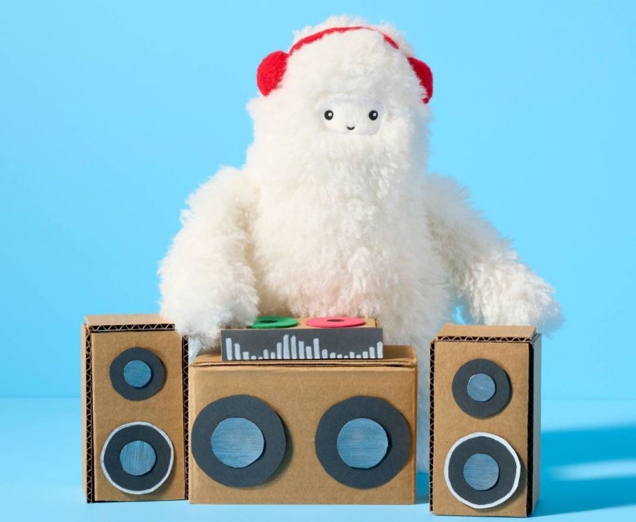 gigglescapes yeti dj-ing with a turntable and speakers