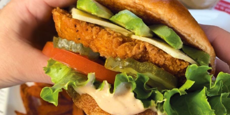 TSA & Air Traffic Workers Eat FREE at TGI Fridays Each Day During Shutdown