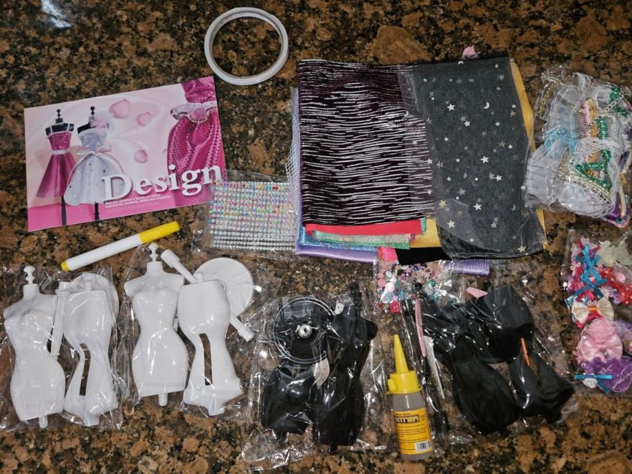 A Minifun Fashion Doll set