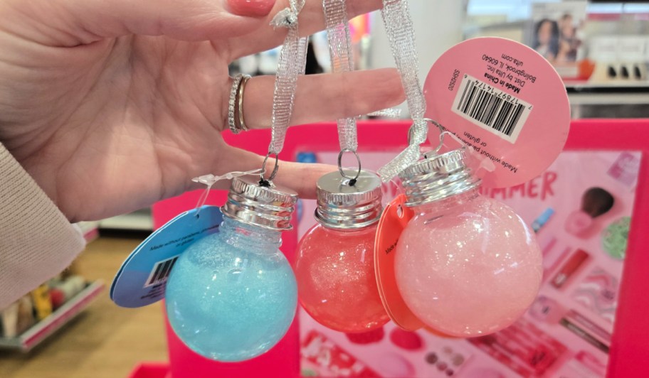 Sweet and shimmer bubble bath shaped like Christmas lightbulbs
