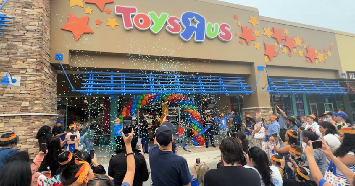 Toys”R”Us Opening 120 New Stores This Holiday Season