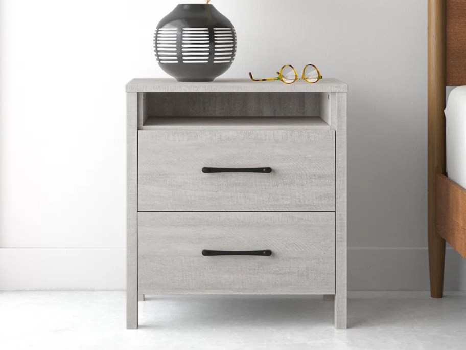 Wade Logan 2-Drawer Nightstand