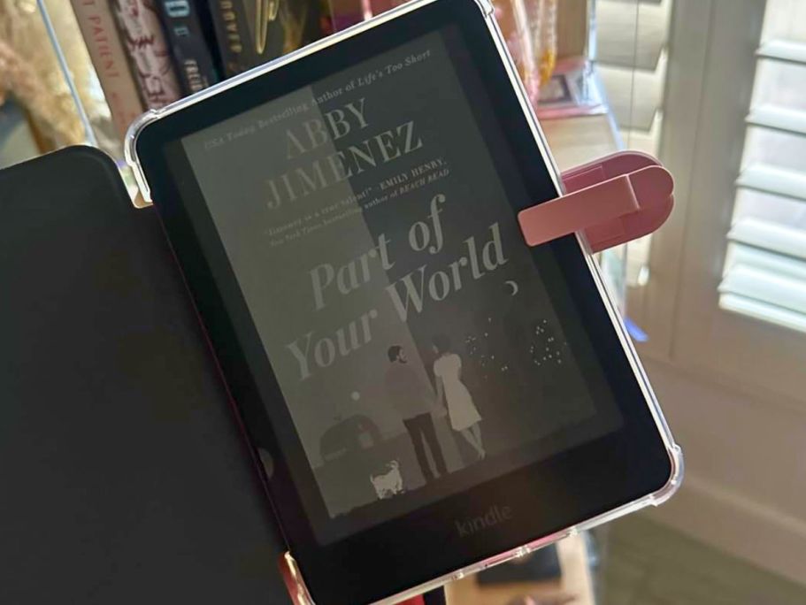 Remote Control Page Turner Just $4.99 on Amazon (For Kindles, Smartphones, & More!)