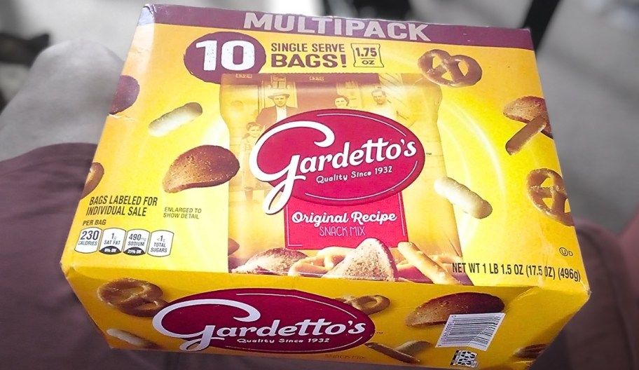 a 10 count box of gardettos snack mix