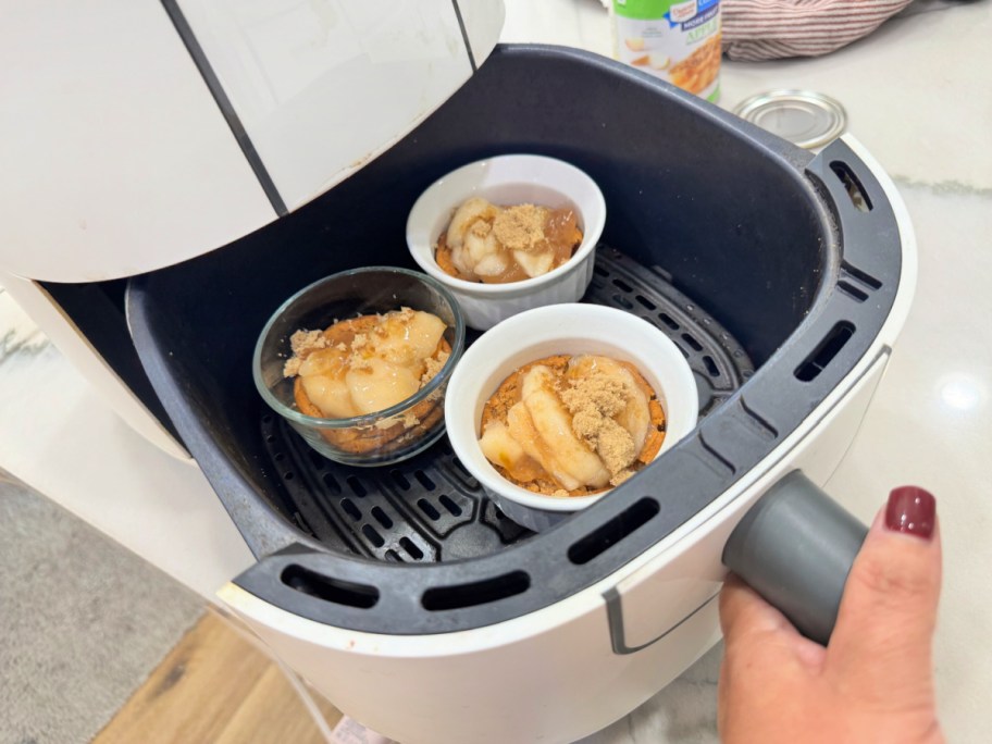 putting apple oatmeal pies in the air fryer 