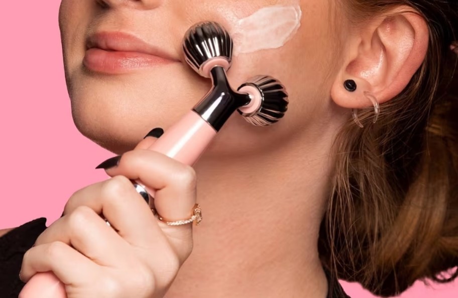 woman holding contour roller on cheek