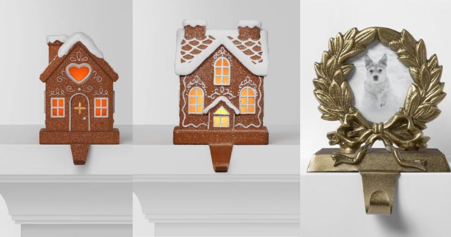 2 Houses with heart and square windows and wreath stocking holders