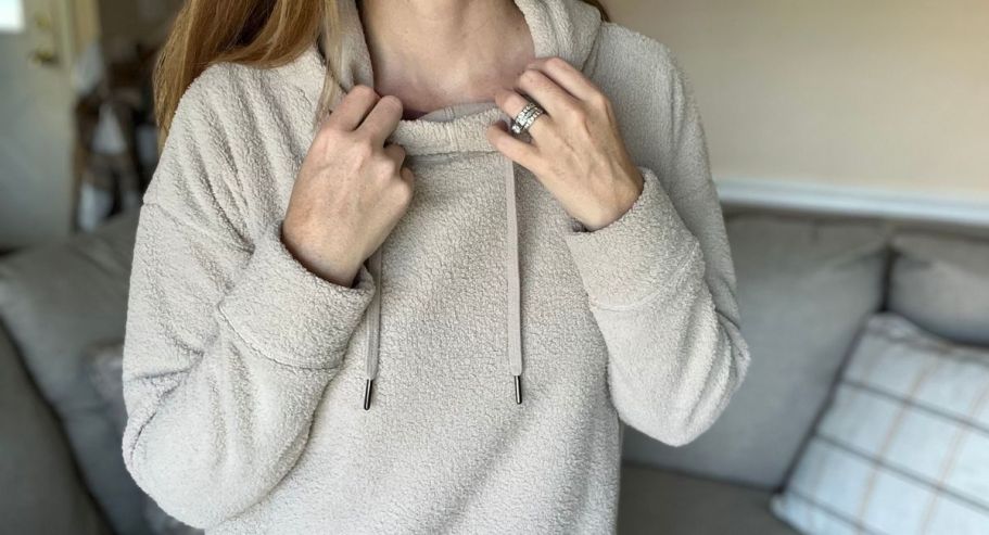 *HOT* 32 Degrees Clothing Sale Ends Soon | $9.99 Sherpa Pullover + FREE Tote