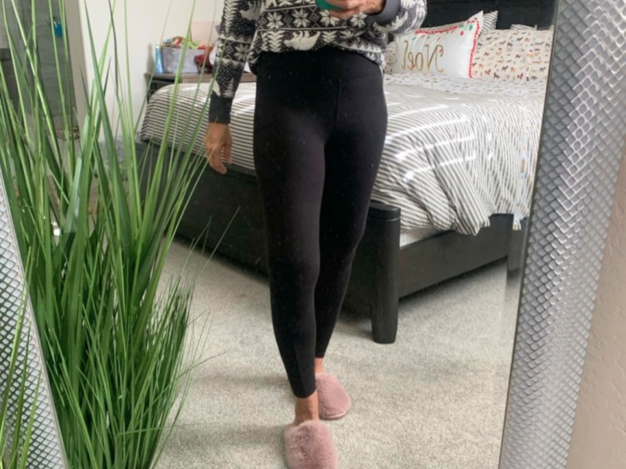 woman wearing Sinophant black leggings in front of mirror