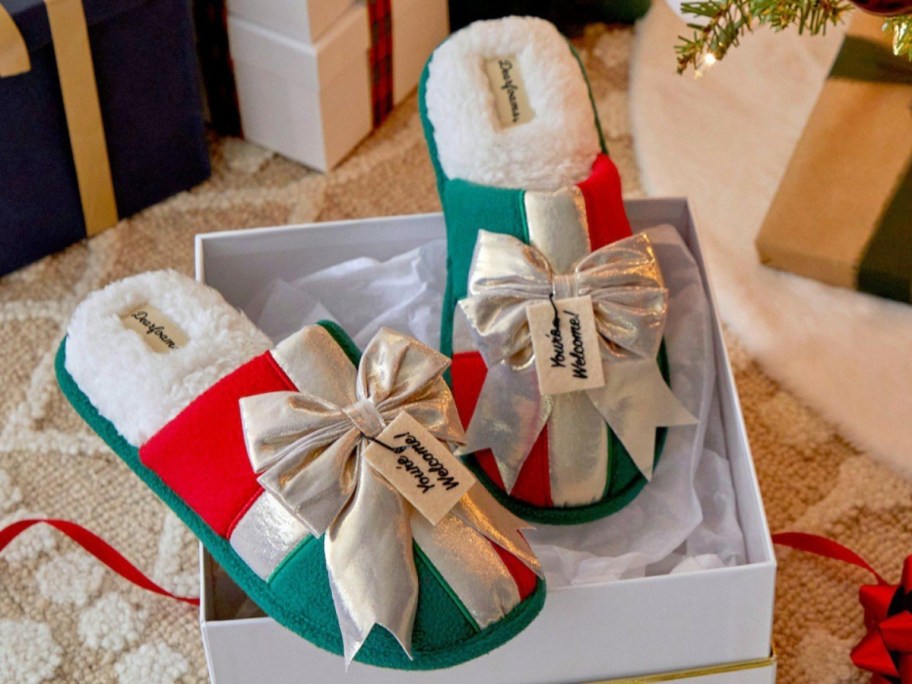 dearfoams present scuff slippers on gifting box