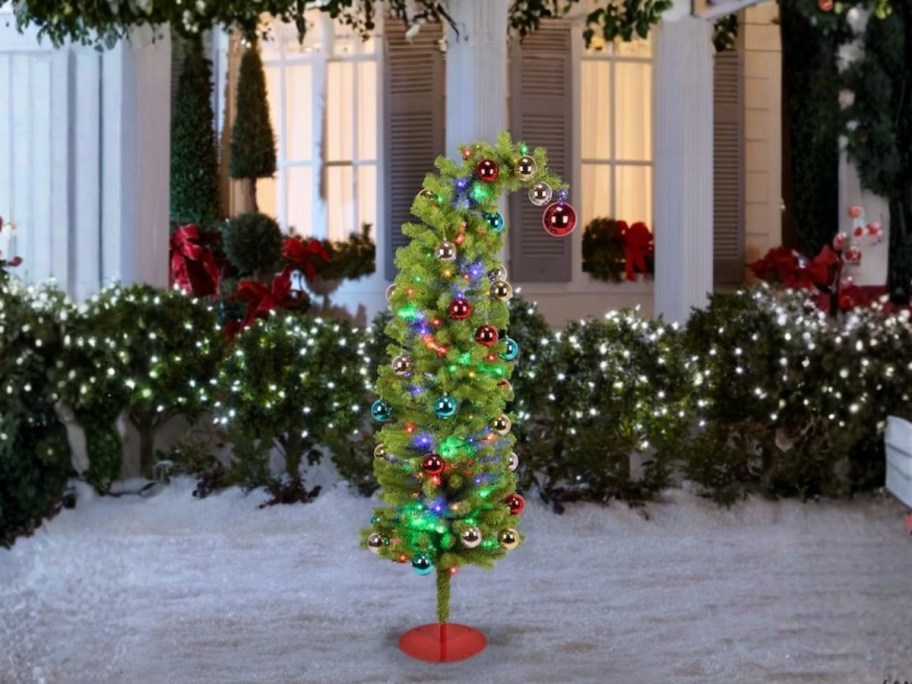 a Grinch style Christmas tree in a front yard