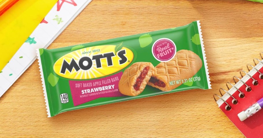 mott's soft baked fruit bar with strawberry