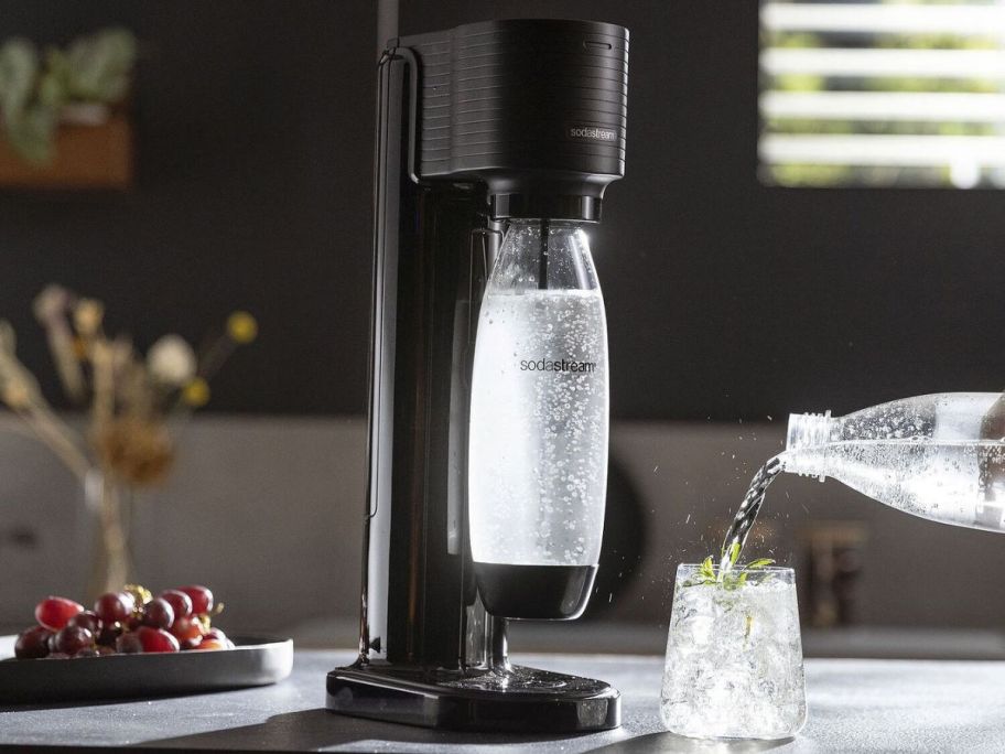 A Soda Stream Gaia making carbonated beverages
