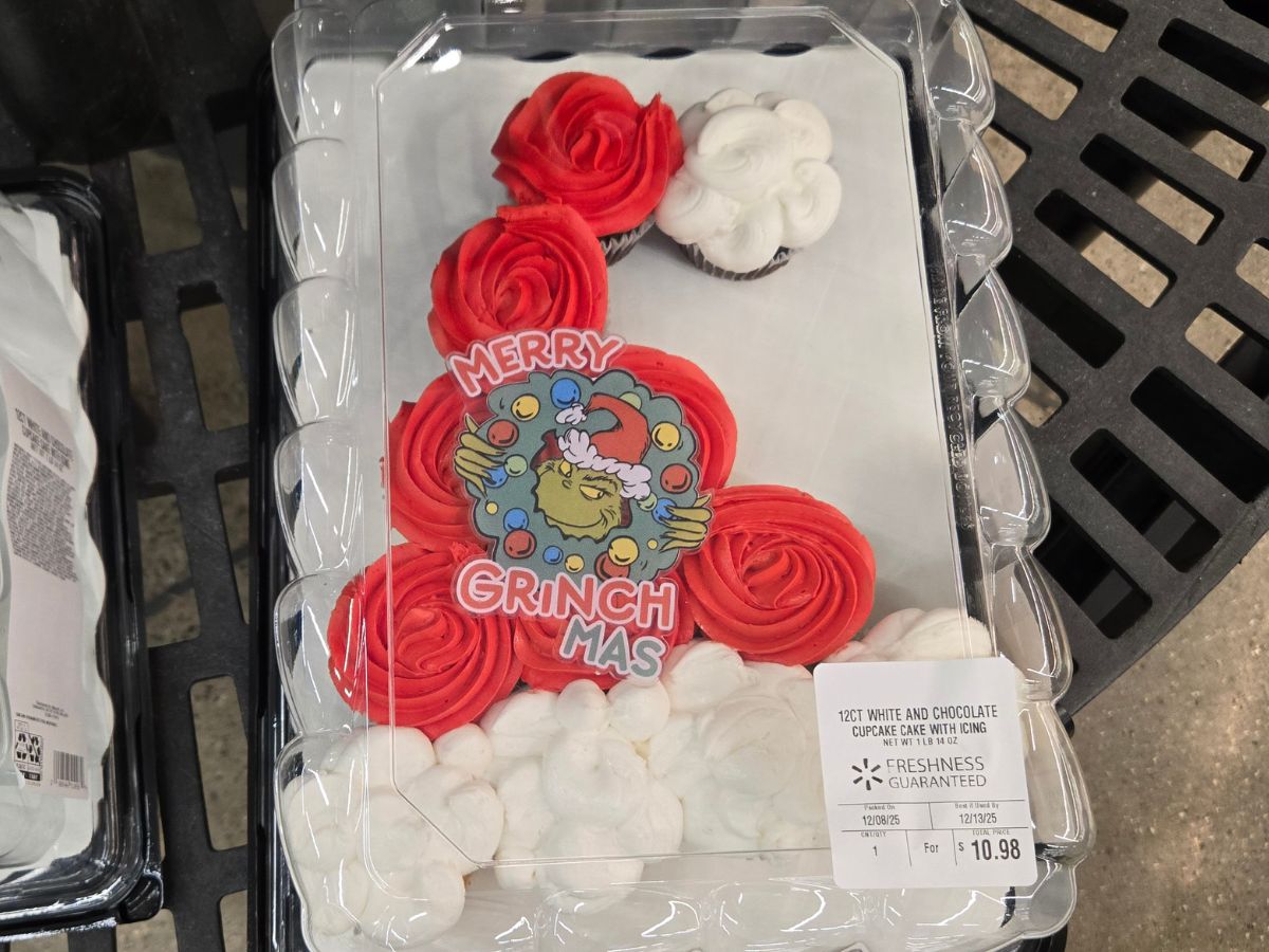 NEW Christmas Bakery Treats from Walmart (Perfect for Holiday Parties)