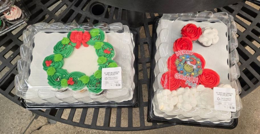 2 Christmas-themed cakes: a wreath and a Santa hat with the Grinch on it