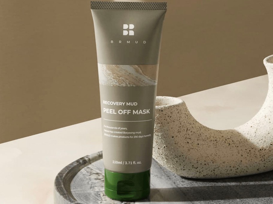 brmud peel off mask on table