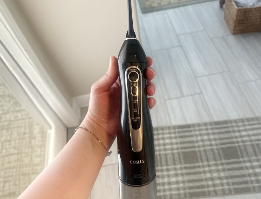 Rechargeable Water Flosser Only $9.99 on Amazon | Impressive 30-Day Battery Life