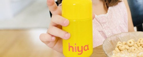 hand holding hiya vitamins bottle