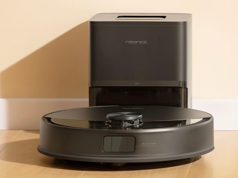 black roborock vacuum with dock 