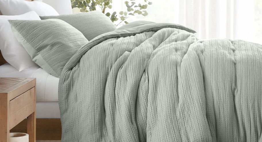 Bedding with texture in a shade of sade