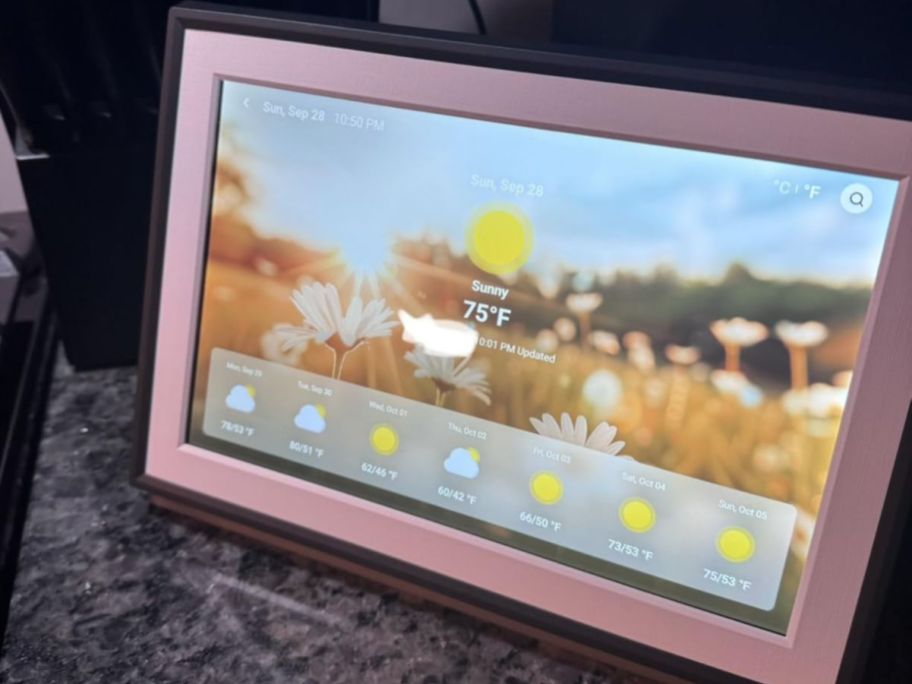 A digital calendar displaying a week's weather