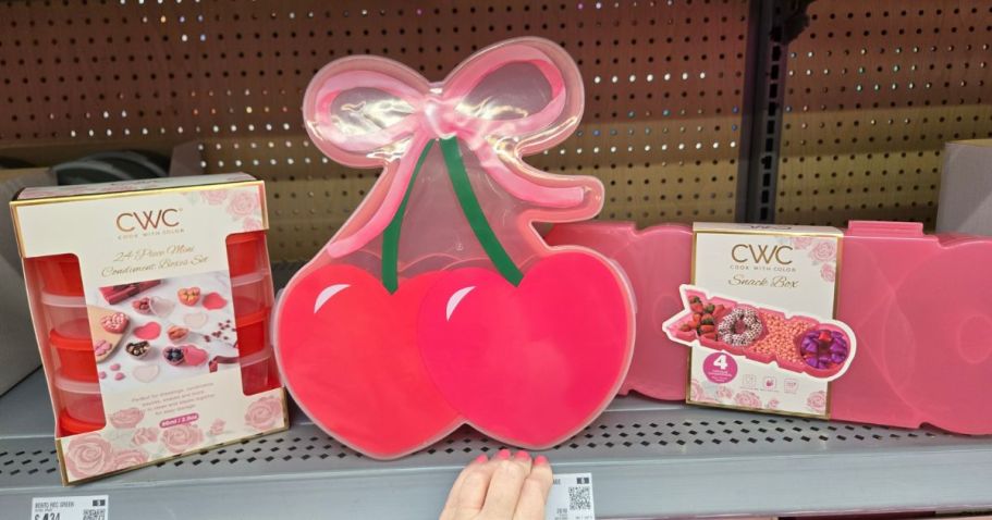 Walmart & Target Have the Cutest NEW Valentine’s Day Snackle Boxes & Containers