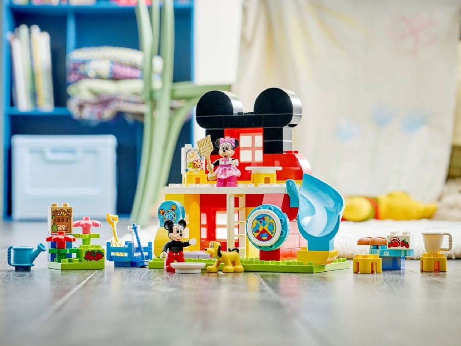 A complete LEGO DUPLO Mickey & Minnie set.