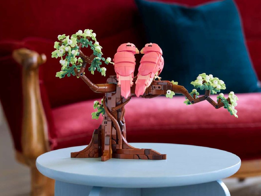 A complete LEGO love birds set.