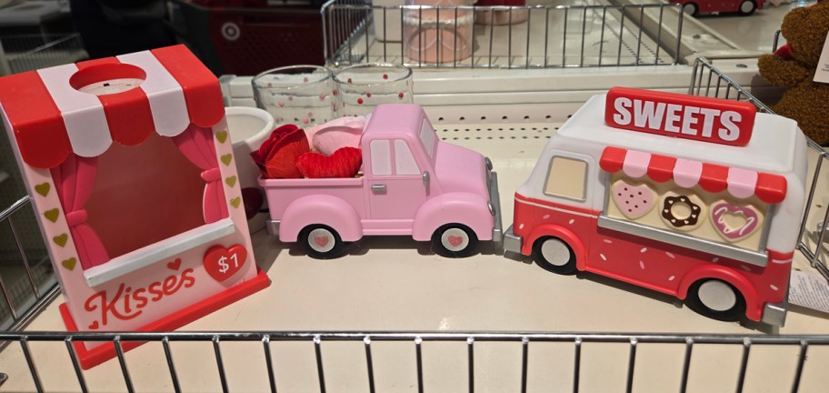 Novelty LED Figural Kissing Booth, Flower Car, Cookie Car