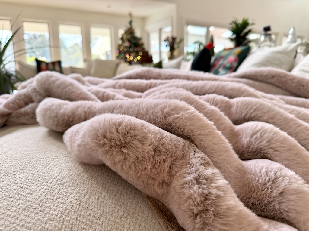 GO! EXTRA 50% Off Team-Fave Anthropologie Faux Fur Throw Blankets