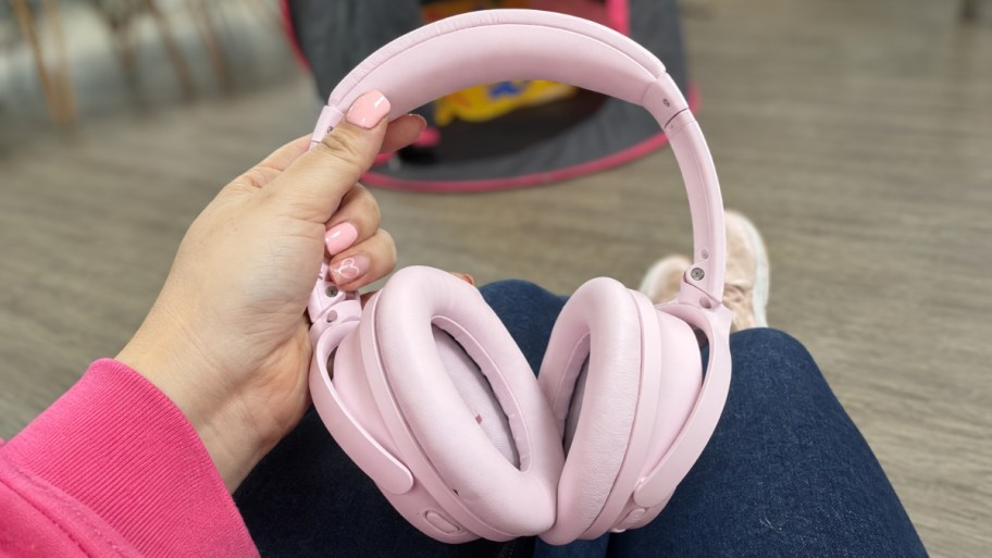 hand holding bose headphones