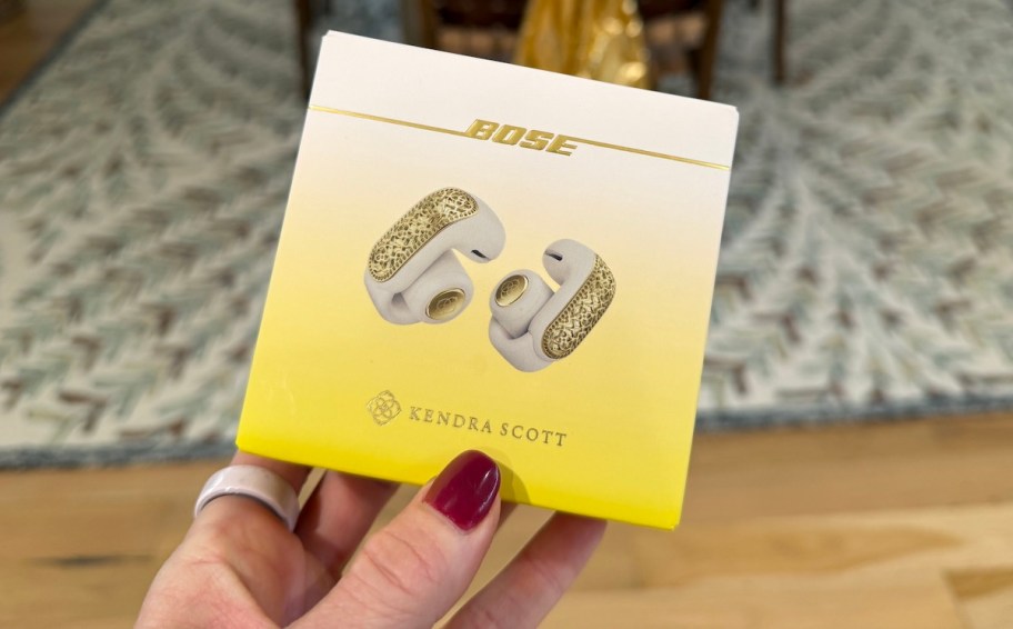 hand holding bose x kendra scott earbuds