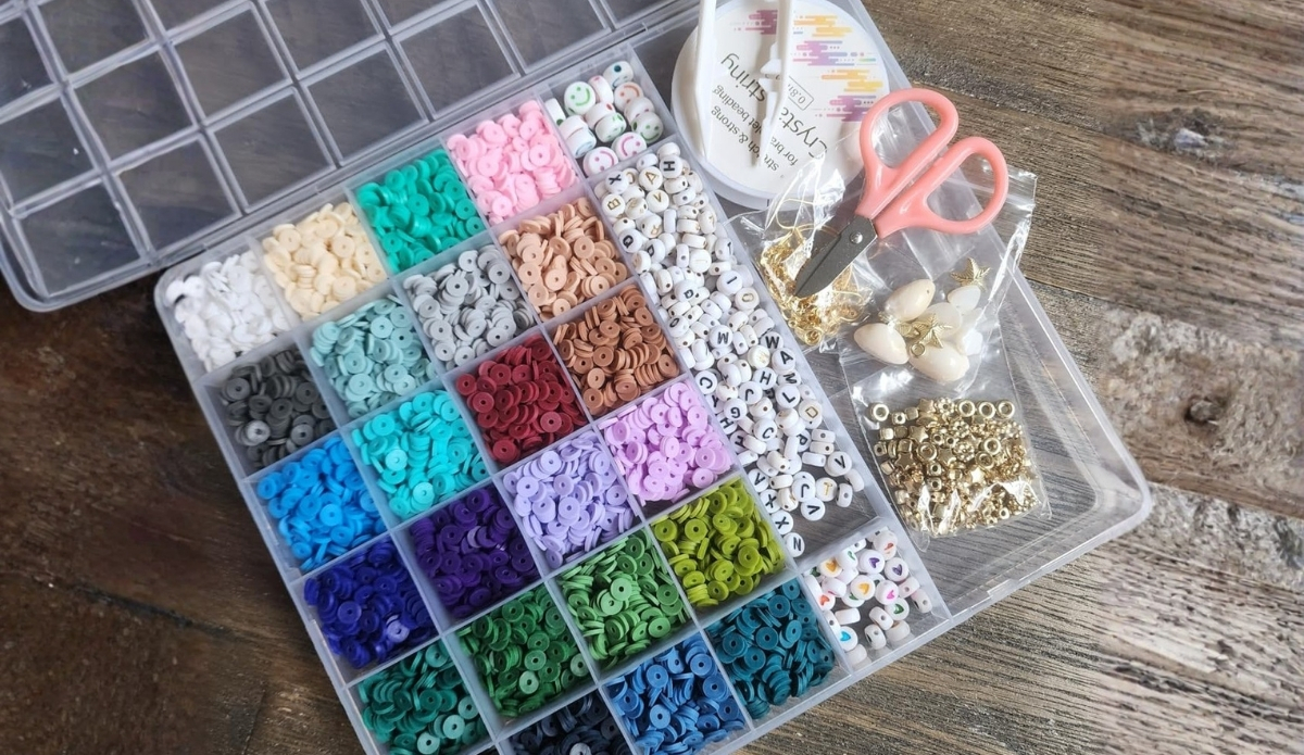 Huge 5,500-Piece Bracelet Making Kit Only $4 Shipped for Prime Members