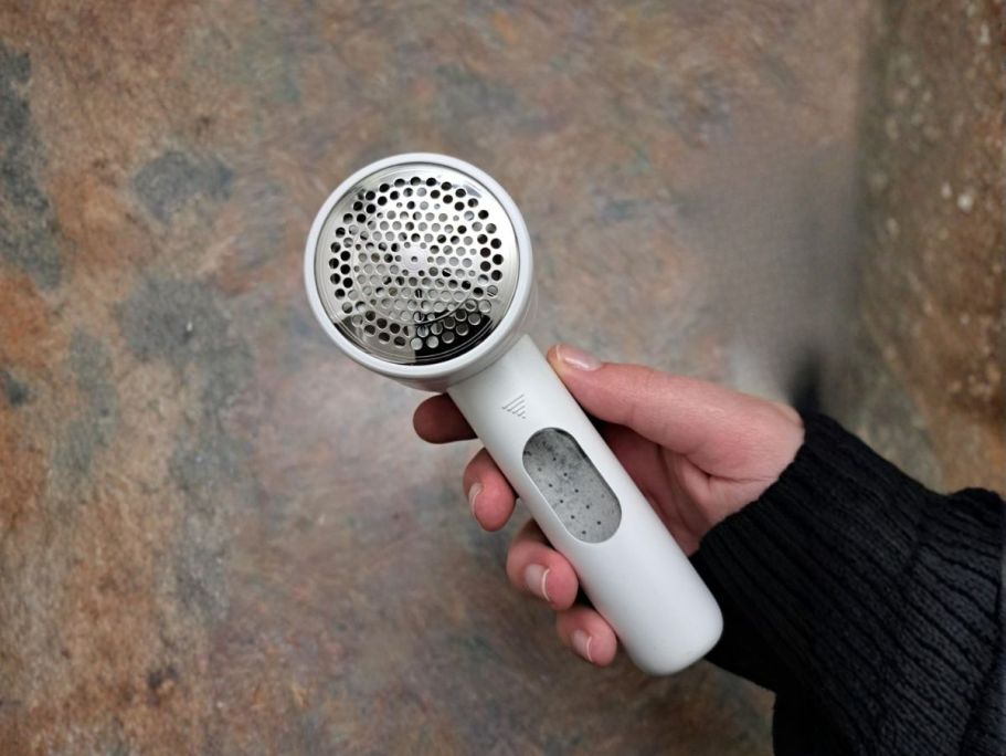 Team-Fave Fabric Shaver UNDER $6 on Amazon (Regularly $13)