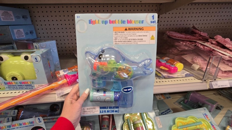 womans hand holding a bubble blaster