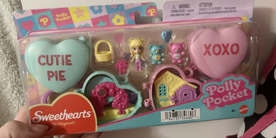 hand holding sweethearts playset 