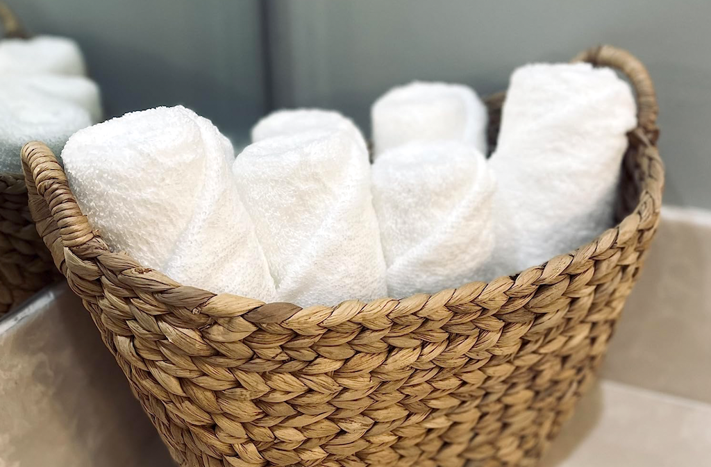 Amazon basics white towels in basket 