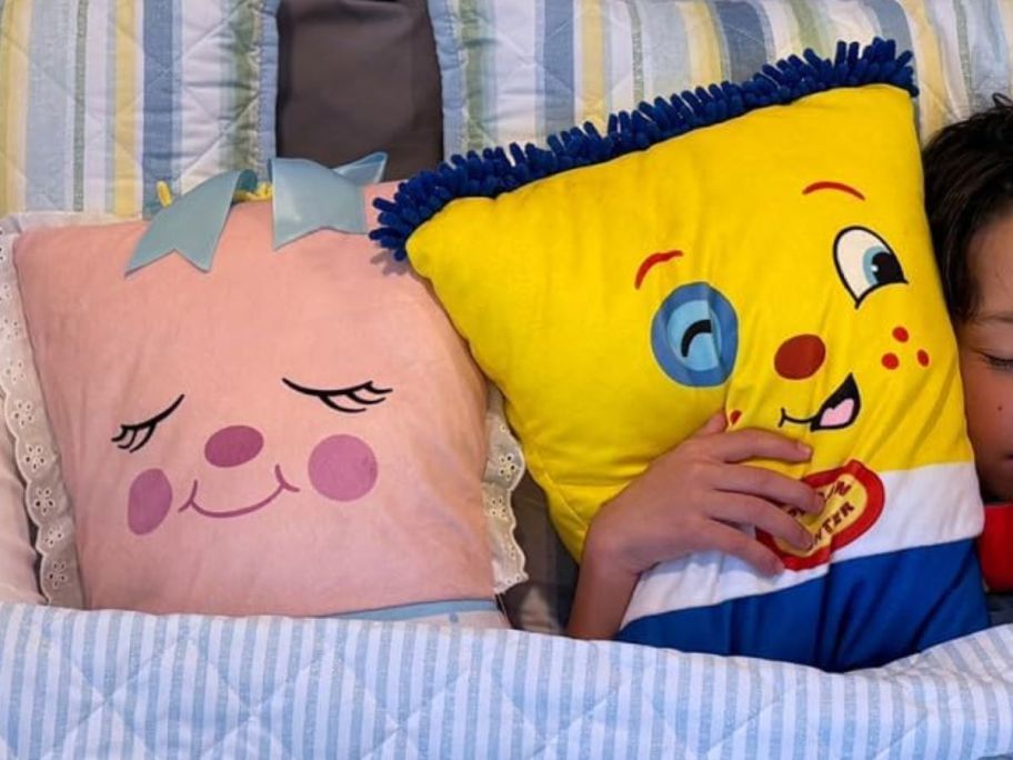 2 pillow pets in bed