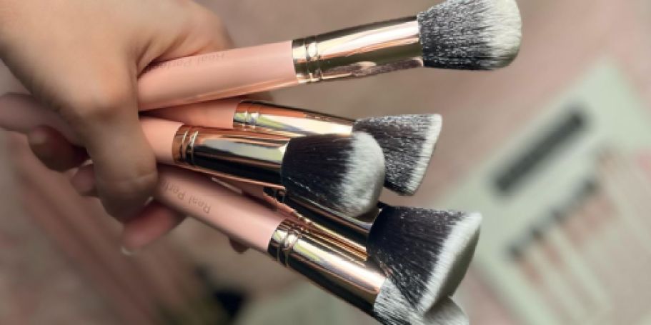 WOW! 17-Piece Makeup Brush Set Only $6.79 on Amazon (Over 10k 5-Star Reviews!)