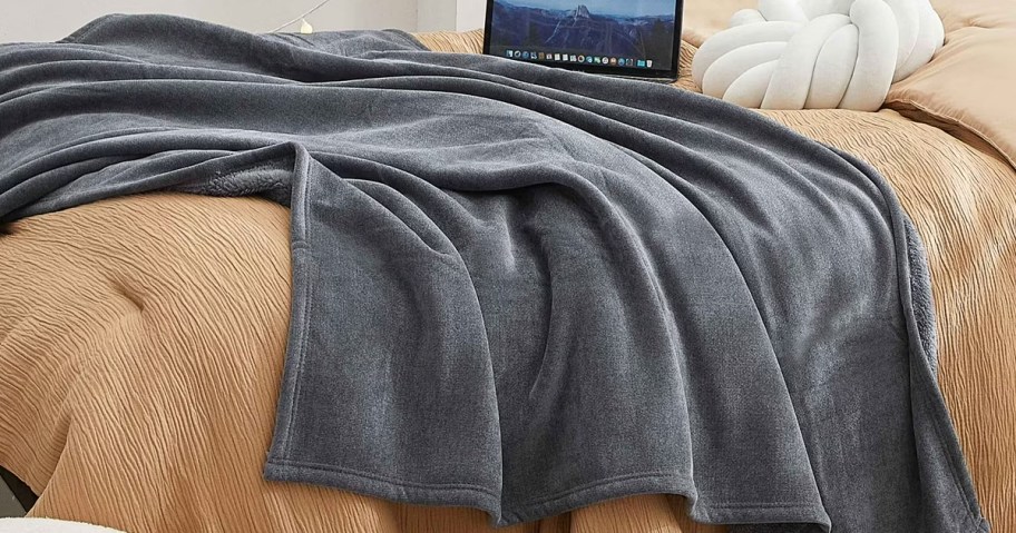 Sweatshirt Chenille Throw