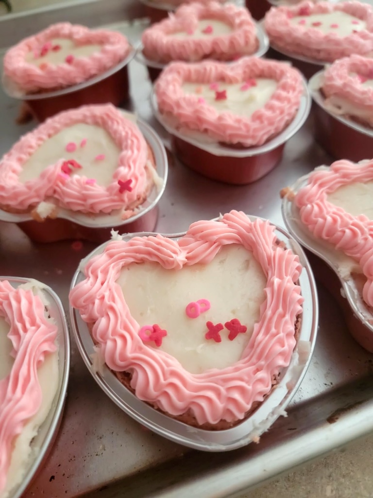 50 Mini Heart-Shaped Cake Pans w/ Lids Only $9.73 on Amazon (19¢ Each)