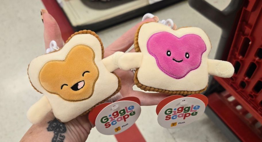 hand holding gigglescape peanut butter and jelly keychains