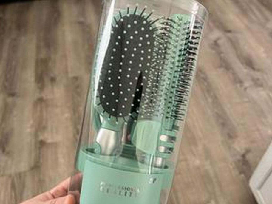 hand holding hair set